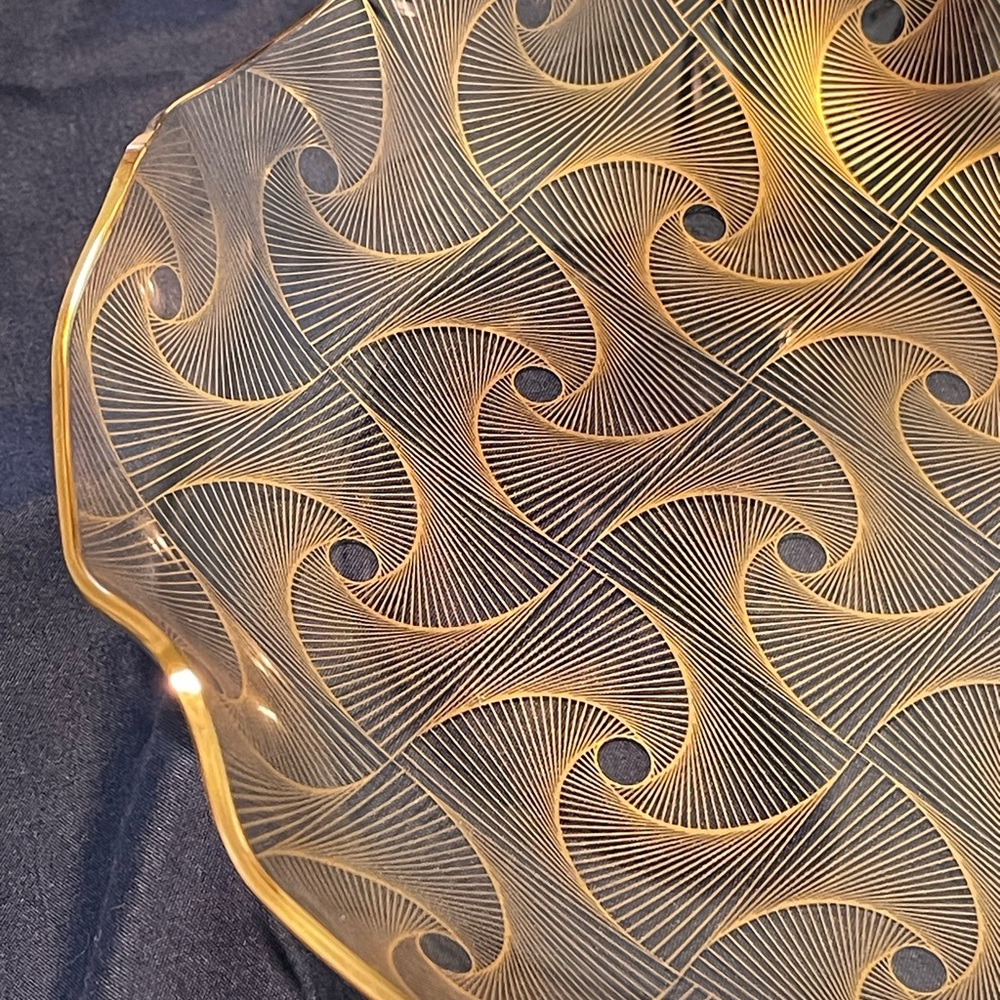 Vintage Coronaglas serving platter or tray with ruffled gold rim from Denmark - Picture 7 of 13